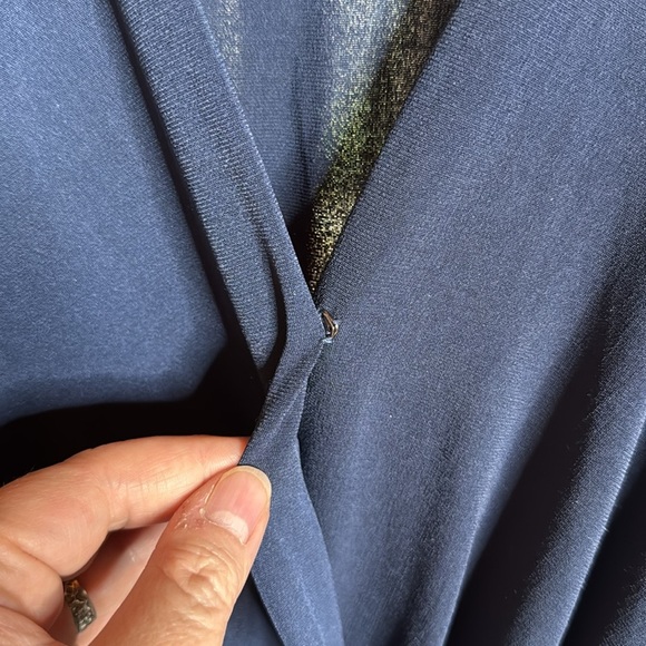 BCBGeneration LS V-Neck Sheath Stretch Knit Mini Dress Navy Blue Size Small - Picture 4 of 7